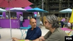 Flavio Nervegna, left, at Tous a Table restaurant, Paris, Aug. 2013. (VOA L. Bryant)