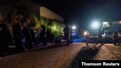 Una patrulla de fronteras de EE. UU. en la población de Roma, Texas, intercepta a un grupo de inmigrantes centroamericanos en busca de asilo. [Foto de archivo]