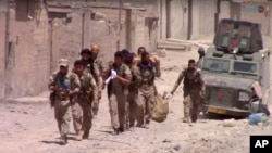 시리아 락까에서 이동 중인 시리아 반군들 (자료사진)