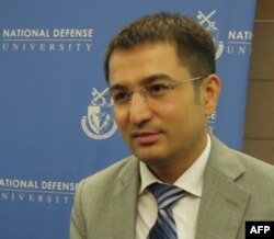 Zabihulla Soipov Toshkentdagi Jahon Iqtisodiyoti va Diplomatiya Universitetida dars beradi, fan nomzodi. Amerika va Yevropada ta'lim olgan.