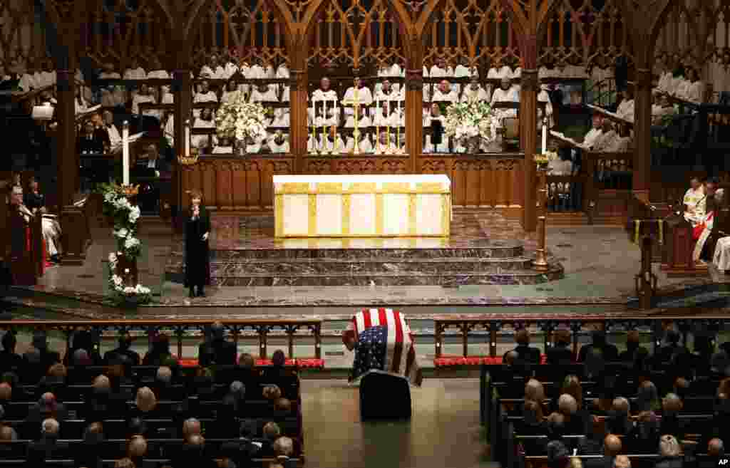 Reba McEntire sings 'The Lord's Prayer' during a funeral service for former President George H.W. Bush at St. Martin's Episcopal Church in Houston, Dec. 6, 2018.
