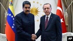 Turkey's President Recep Tayyip Erdogan, right, shakes hands with Venezuela's President Nicolas Maduro, left, prior to their meeting at the Presidential Palace in Ankara, Turkey, Oct. 6, 2017. 