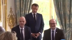 Macron accueille le président de la Fifa, Gianni Infantino, à l'Elysée