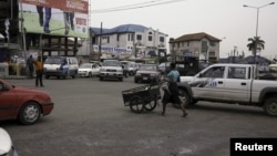 Vue sur une rue de Port Harcourt, 31 mars 2015.