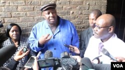 FILE: UMnu. Saviour Kasukuwere ukhuluma labanye bakhe engakasuswa esikhundleni.