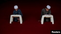 Students memorize the Quran at the Al-Nadwa Madrassa in Murree, Pakistan, Oct. 3, 2017.