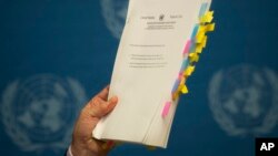 유엔 북한인권 조사위원회의가 지난 17일 스위스 제네바에서 최종보고서를 발표하고 있다. 