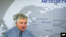 Alexander Smirnov, wakil presiden Metrojet atau Kogalymavia, maskapai penerbangan Rusia, memberikan penjelasan kepada para wartawan di Moskow, Rusia, Senin (2/11).