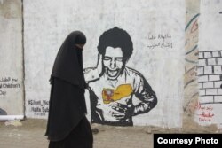 This mural in Sanaa drawn by Yemeni artist Haifa Subay depicts a boy screaming in pain, with a map of Yemen on his chest. Subay wants to shed light on Yemenis' plight by drawing her works in public spaces.