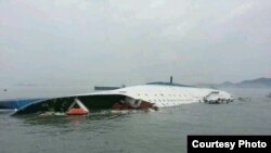 Kapal feri Sewol, yang tenggelam di Korea Selatan bulan April 2014 (Foto: dok). 