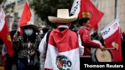 Peruanos esperan resultados de elecciones presidenciales