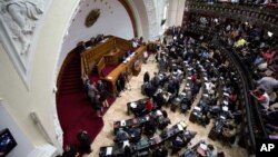 Lawmakers attend the third National Assembly session in Caracas, Venezuela, Jan. 13, 2016.