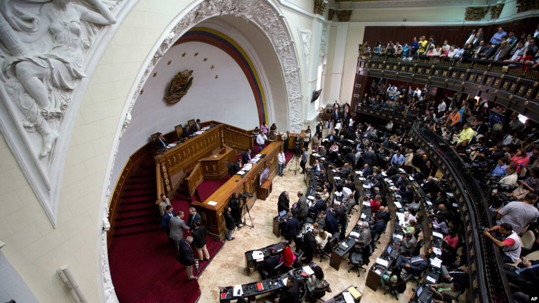 Ante la crítica situación que atraviesa el sector salud, los parlamentarios discutirán la problemática al acceso de las medicinas y la crisis que esto representa.