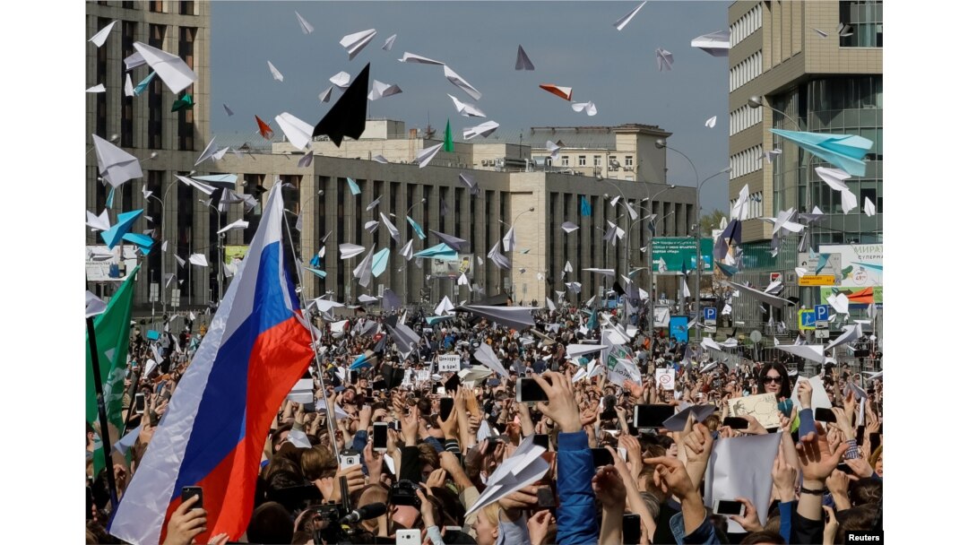People release paper planes, symbol of the Telegram messenger, during a rally in protest against court decision to block the messenger because it violated Russian regulations, in Moscow, Russia, April 30, 2018.