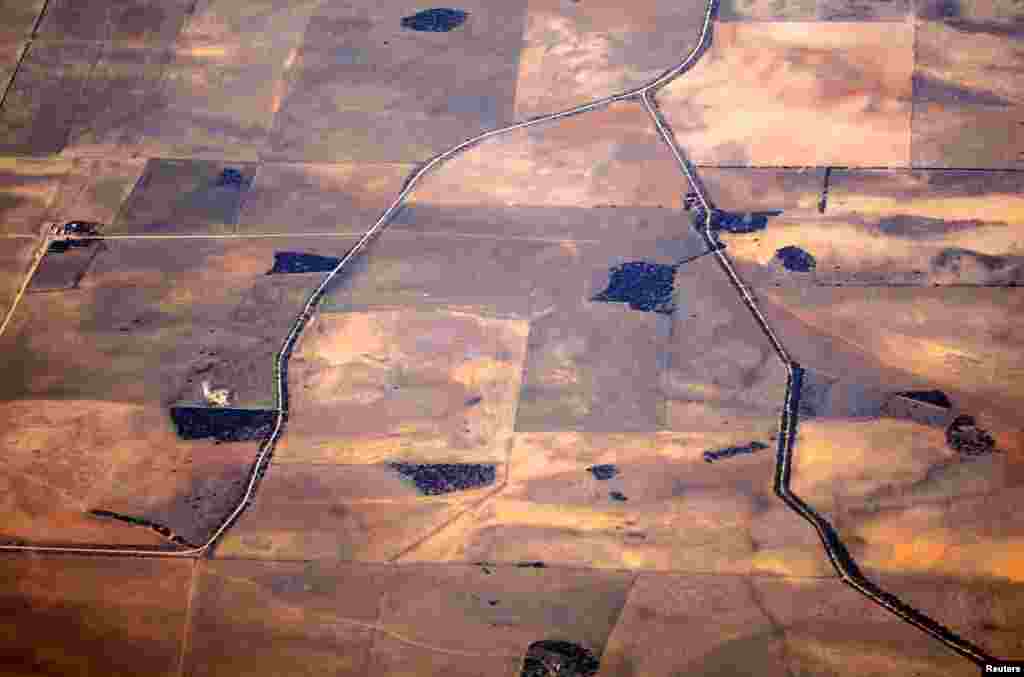 Roads intersecting drought-affected farming areas in south-eastern Australia