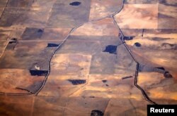 Roads can be seen intersecting drought-affected farming areas located in south-eastern Australia March 21, 2015. A report titled 'Thirsty Country: Climate change and drought in Australia' by the Australian research body the Climate Council, has argued in