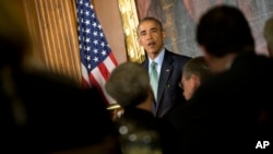 El presidente Obama aprovechó para opinar sobre cómo se están desarrollando las campañas políticas durante la celebración por el Día de San Patricio en el Capitolio. 