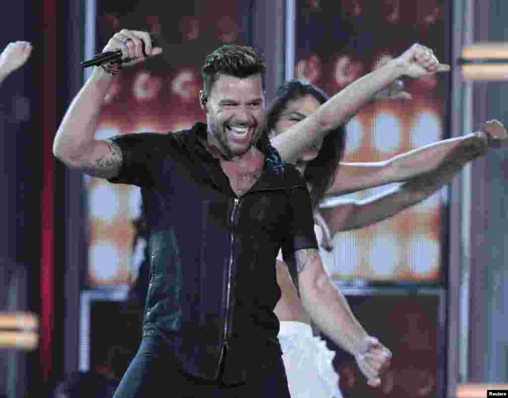 Ricky Martin durante su presentación en los Billboard 2014 donde interpretó "Vida".