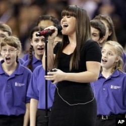 Kelly Clarkson sings the National Anthem during the Super Bowl in Indianapolis, February 5, 2012.