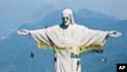 Este é mais um dos protestos da Greenpeace no Brazil. Em 2009 a mesma organização protagonizou uma acção na estátua do Cristo Rei na cidade do Rio de Janeiro 