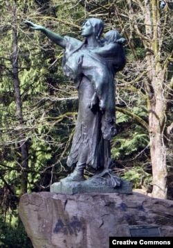 Photo shows a bronze statue of Sacagewea, sculpted by Alice Cooper and erected in Portland, Oregon in 1905.