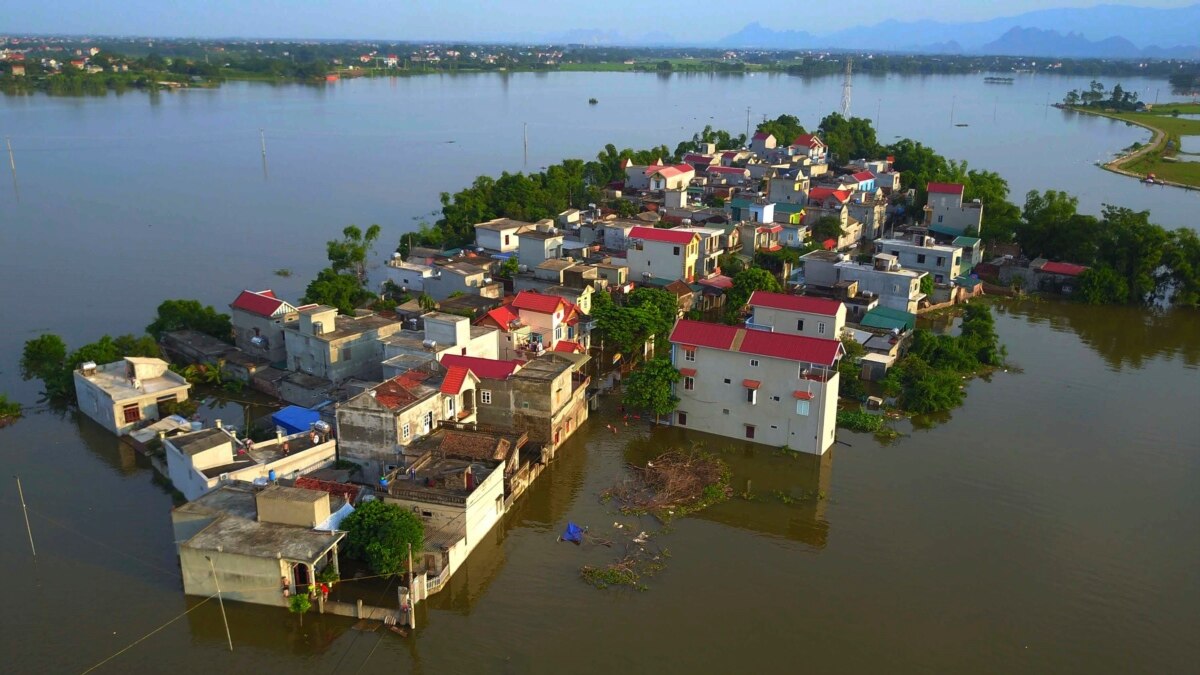 Vietnam Flooding Kills 20, Leaves Over a Dozen Missing