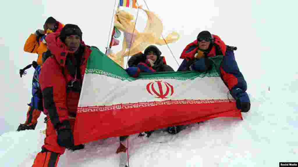 عظیم قیچی‌ساز کوهنورد ایرانی اورست، بلندترین قله جهان را بدون استفاده از کپسول اکسیژن فتح کرد. آقای قیچی‌ساز به ایرنا گفته که از سال ۱۳۸۷ تا ۱۳۹۳ موفق شده ۱۳ قله از ۱۴ قله هشت هزار متری دنیا را فتح کند که همگی بدون کپسول اکسیژن بوده است. او نخستین ایرانی صاحب این رکورد است.
