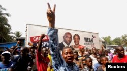 Supporters of George Weah, former soccer player and presidential candidate of Coalition for Democratic Change (CDC), celebrate after the announcement of the presidential election results in Monrovia, Liberia, Dec. 28, 2017. 