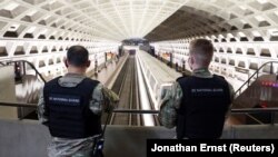 Pripadnici Nacionalne garde na jednoj od vašingtonskih metro stanica (Foto: Reuters/Jonathan Ernst)