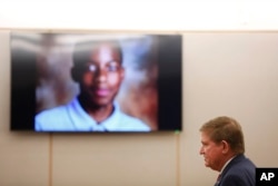 Lead prosecutor Michael Snipes gives a closing argument during trial of fired police officer Roy Oliver, who is charged with the murder of 15-year-old Jordan Edwards, Aug. 27, 2018.