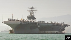 지난 2004년 미국의 에이브러햄 링컨 USS 항공모함이 홍콩 해역에서 항해하고 있다. (자료사진)