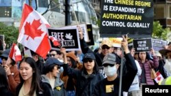 Những người ủng hộ tuần hành ở thành phố Vancouver, Canada, để đồng hành với người biểu tình ở Hong Kong, ngày 29/9/2019. REUTERS/Jennifer Gauthier