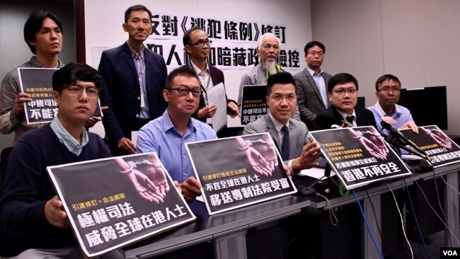香港民間團體2019年2月20日發表聯署聲明反對當局修訂《逃犯條例》。 (美國之音湯惠芸)