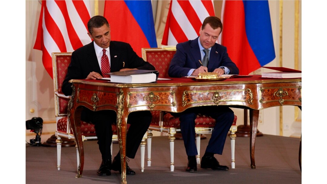 Praga, 8-aprel, 2010: Prezidentlar Barak Obama va Dmitriy Medvedev Yangi STARTga imzo chekkan kun