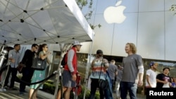 People wait in line as the Apple iPhone 6s and 6s Plus go on sale at an Apple Store in Los Angeles, California Sept. 25, 2015.