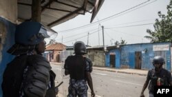 Les forces de sécurité lors des manifestations à Lomé, Togo, le 18 octobre 2017.