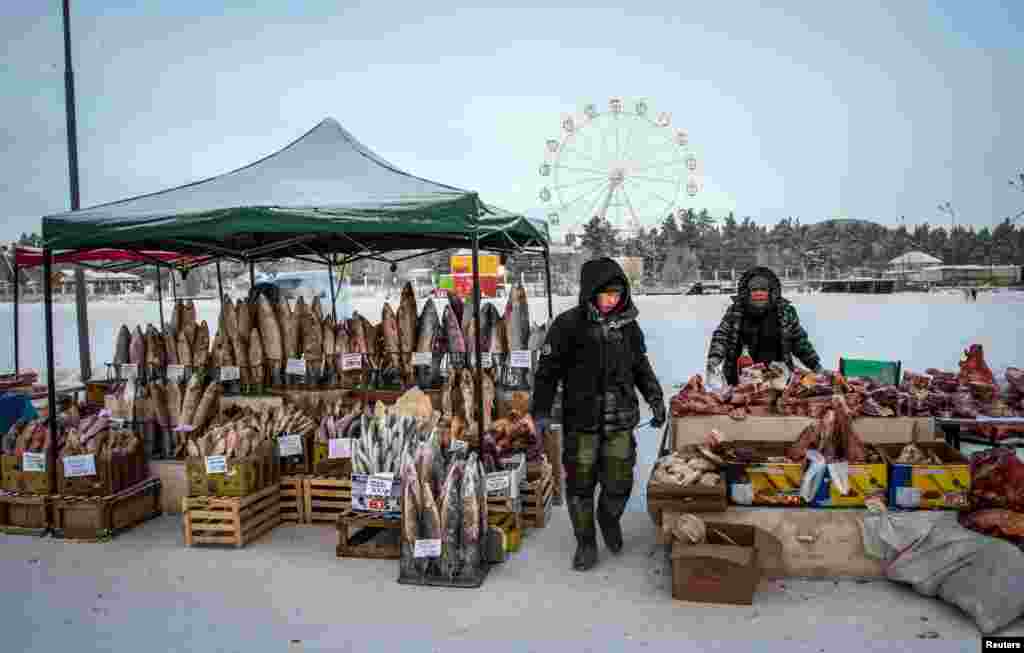 Vendors sell fish and meat products at a farmers&#39; market in the eastern Siberian city of Yakutsk, Russia, Nov. 26, 2018.