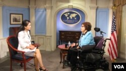 美國國務院國際殘疾人權利事務特別顧問朱迪絲霍伊曼近日訪問越南。與該地記者談論有關越南殘疾人事務。