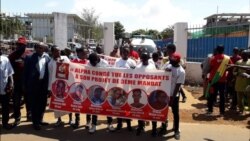 Les membres du FNDC à Conakry avant la marche funèbre, Guinée, le 4 novembre 2019. (VOA/Zakaria Camara)