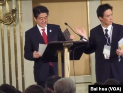 日本首相安倍2013年春季访俄，在莫斯科对两国工商界发表演讲。(美国之音白桦拍摄)