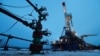 2019年3月11日俄罗斯石油公司拥有的油田井口和钻机。