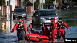 紐約州的救援人員在洪水中救出被困民眾（2021年9月2日）