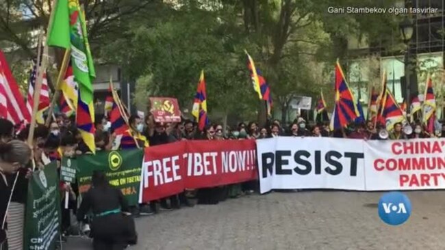 Nyu-York: Xitoyga qarshi namoyish qilayotganlar kimlar?