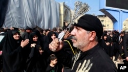 Iraq's Shi'ites Observe Ashura 