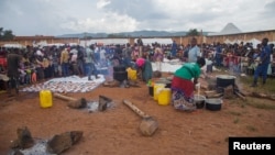 Refugiados fogem do leste do Congo para o Burundi enquanto os combates se intensificam no Kivu do Sul