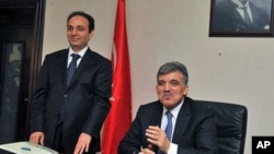 Turkey's President Abdullah Gul, right, and city's mayor Osman Baydemir speak to the media in Baydemir's office in Diyarbakir, Turkey, 30 Dec 2010