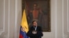 El presidente colombiano Gustavo Petro habla con los periodistas sobre los primeros 100 días de su gobierno, en Bogotá, el 15 de noviembre de 2022.