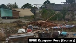 Kerusakan pada salah satu rumah warga di Desa Meko, Pamona Barat akibat angin puting beliung. Sabtu, (17/4/2021). (Foto: Courtesy/BPBD Kabupaten Poso)