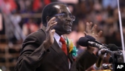 Zimbabwean President Robert Mugabe attends a meeting with the country's war veterans in Harare, April, 7, 2016. 