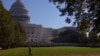 La plataforma para el acto de inauguración presidencial en construcción frente al edificio del Capitolio de Estados Unidos en Washington, el 31 de octubre de 2024. REUTERS/Hannah McKay